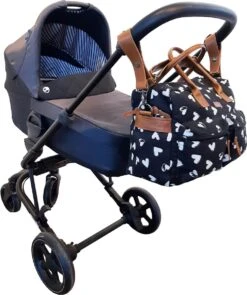 Kidzroom Black And White Luiertas - Zwart - Ophanglussen Kinderwagen - Verschoonmatje - Verstelbare Schouderband -Baby Care Verkoop 1004x1200 1