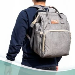 Luiertas Rugzak - Monx Luiertas Verzorgingstas Met Uitklapbaar Babybedje - Overzichtelijke Luierrugzak Extra Buggy En Kinderwagen Haken Inclusief Geïsoleerde Flessenhouder - Grijs 23 Luiertas Rugzak - Monx Luiertas Verzorgingstas Met Uitklapbaar Babybedje - Overzichtelijke Luierrugzak Extra Buggy En Kinderwagen Haken Inclusief Geïsoleerde Flessenhouder - Grijs -Baby Care Verkoop 1200x1200 100