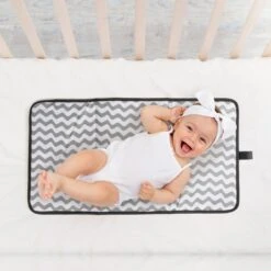 Brisby Slijtvaste Luiertas – Verzorgingstas - Two Tone Zwart En Donkergrijs - Inclusief Verschoonmatje - Isoleervakken - Met Geïntegreerde Kinderwagen Haken 19 Brisby Slijtvaste Luiertas – Verzorgingstas - Two Tone Zwart En Donkergrijs - Inclusief Verschoonmatje - Isoleervakken - Met Geïntegreerde Kinderwagen Haken -Baby Care Verkoop 1200x1200 226