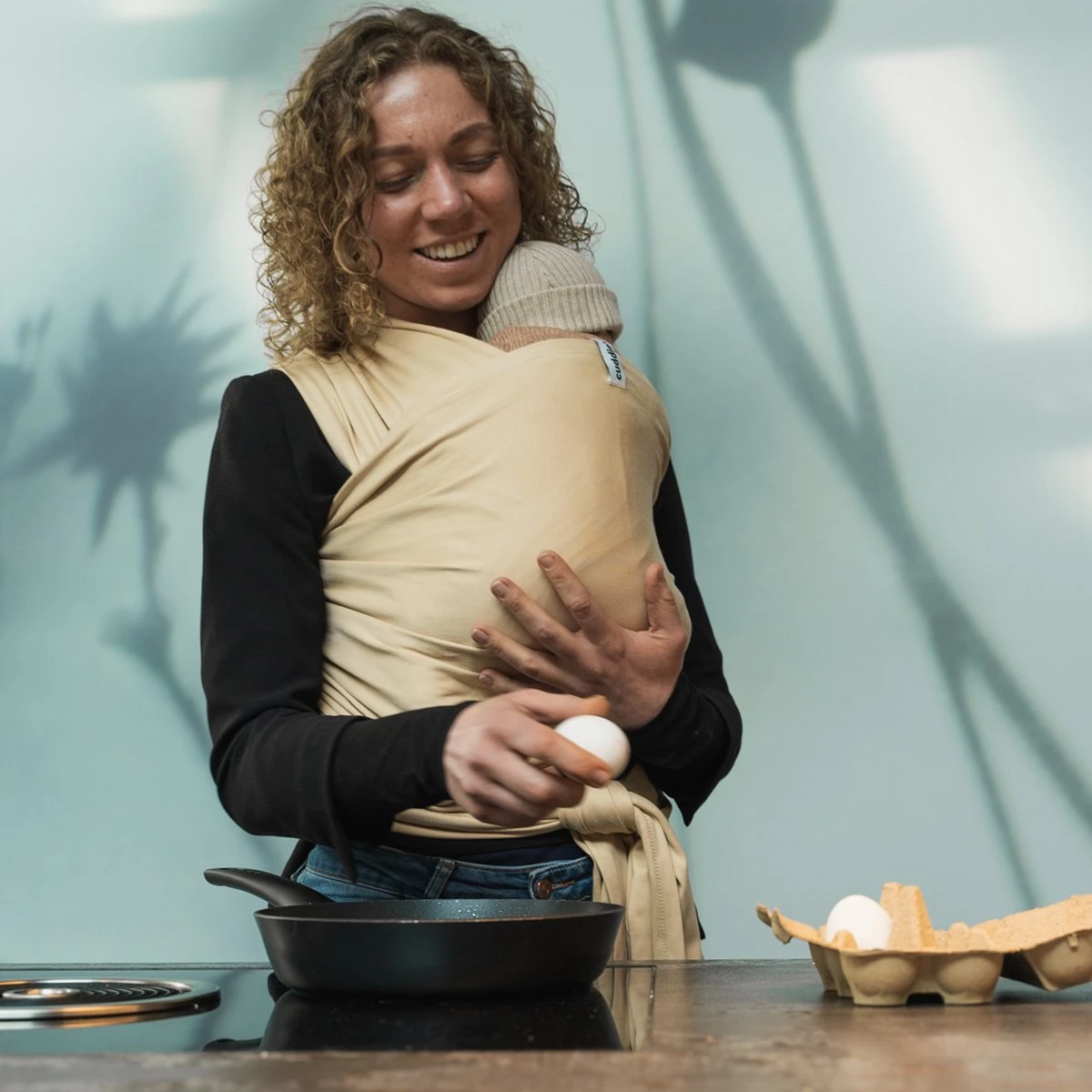 Cuddie Baby Draagdoek - Premium Organic Baby Draagdoek Gemaakt Van Bio Katoen - Newborns Tot 15 Kg - Baby Cadeau - Met Wenskaart - Sand 5 Cuddie Baby Draagdoek - Premium Organic Baby Draagdoek Gemaakt Van Bio Katoen - Newborns Tot 15 Kg - Baby Cadeau - Met Wenskaart - Sand - Image 5