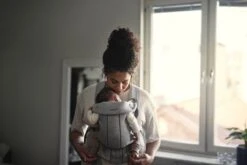 BabyBjörn Draagzak Mini - 3D Jersey - Lichtgrijs -Baby Care Verkoop 1200x800 136