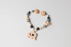 Wagenspanner Olifant - Musthave 2021 - Baby Wagenspanner Hout - Vrolijke Kinderwagenspanner - Eenvoudig Te Bevestigen - Kraamcadeau Voor Jongens En Meisjes - Baby Cadeau 13 Wagenspanner Olifant - Musthave 2021 - Baby Wagenspanner Hout - Vrolijke Kinderwagenspanner - Eenvoudig Te Bevestigen - Kraamcadeau Voor Jongens En Meisjes - Baby Cadeau -Baby Care Verkoop 1200x800 53