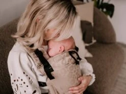 Draagzak - Cross & Go - Pure Baby Love - Panter Taupe - Maat 44 T/m 74 10 Draagzak - Cross & Go - Pure Baby Love - Panter Taupe - Maat 44 T/m 74 -Baby Care Verkoop 1200x900 34