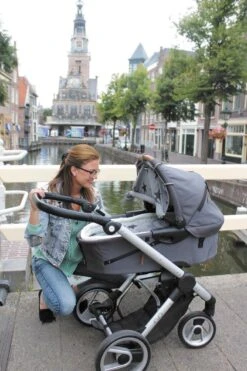 Dooky Universal Cover Zonnescherm Kinderwagen - Grey Stars -Baby Care Verkoop 799x1200 10