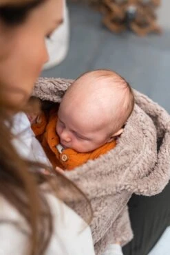 Bykay - Draagdoeken - Cover - Teddy Taupe - Winter Edition -Baby Care Verkoop 799x1200 39