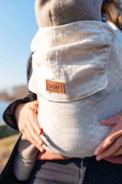 ByKay - Draagzak - Click Carrier Classic - Sand Blocks Summer - Organic Linnen/Cotton -Baby Care Verkoop 800x1200 52