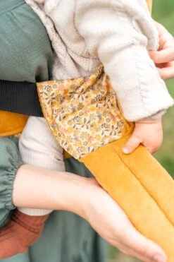 ByKay - Draagzak - Click Carrier Classic - Special Edition Rib Zeki Yellow - Teske De Schepper -Baby Care Verkoop 800x1200 60