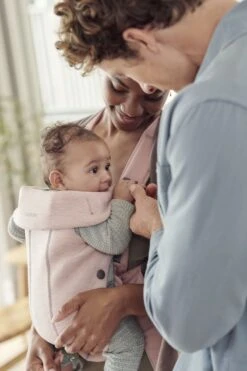 BabyBjörn Draagzak Mini - 3D Jersey - Lichtroze -Baby Care Verkoop 800x1200 67