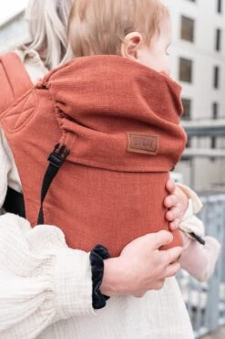 ByKay - Draagzak - Click Carrier Classic - Linnen Rusty Brown -Baby Care Verkoop 800x1200 92